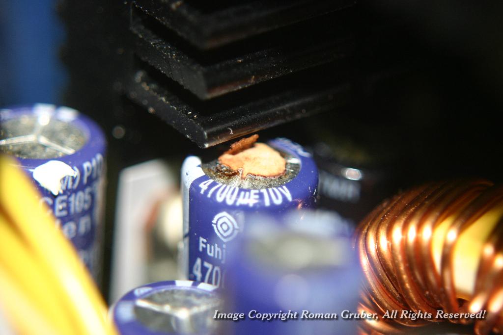 Picture: Defect Capacitor - Uploaded at: 27.03.2007